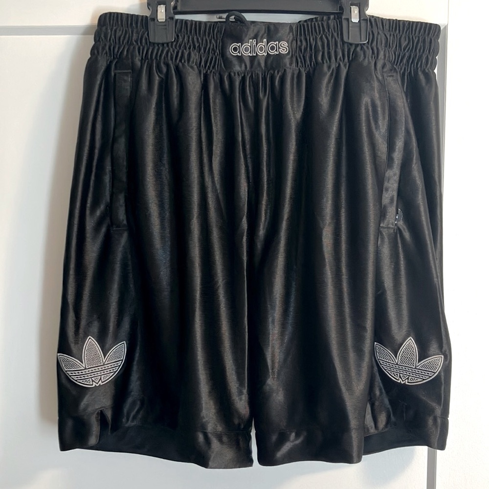 ADIDAS SPRT LOGO SHORTS black dazzle shiny rare small